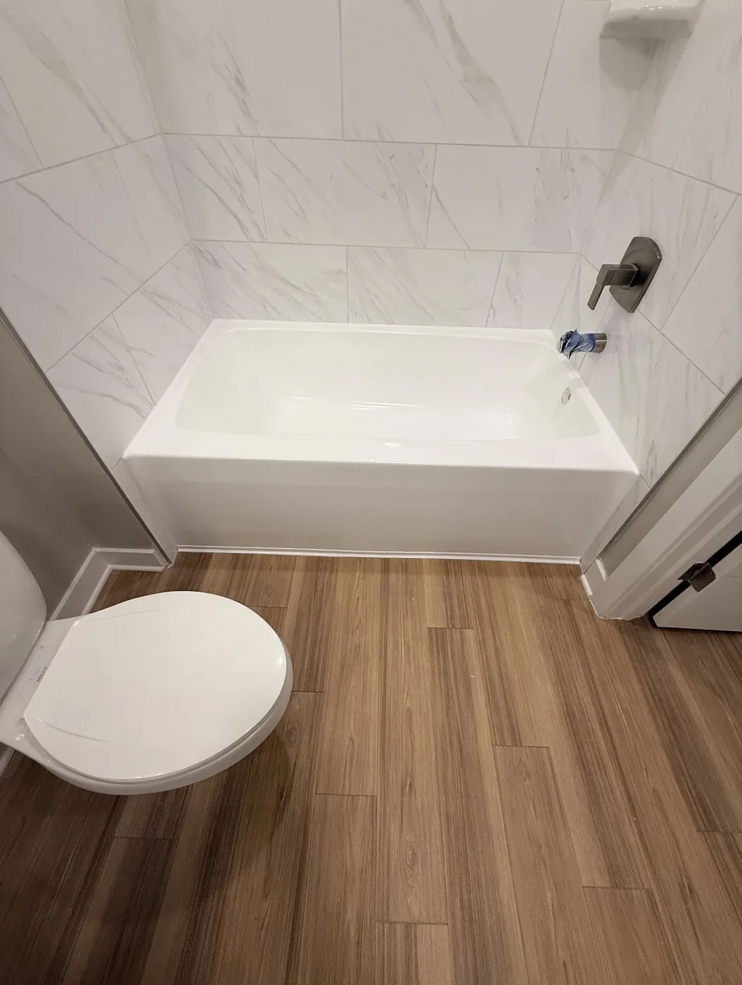 Bathtub reglazing central florida by Narbra Maintenance Inc